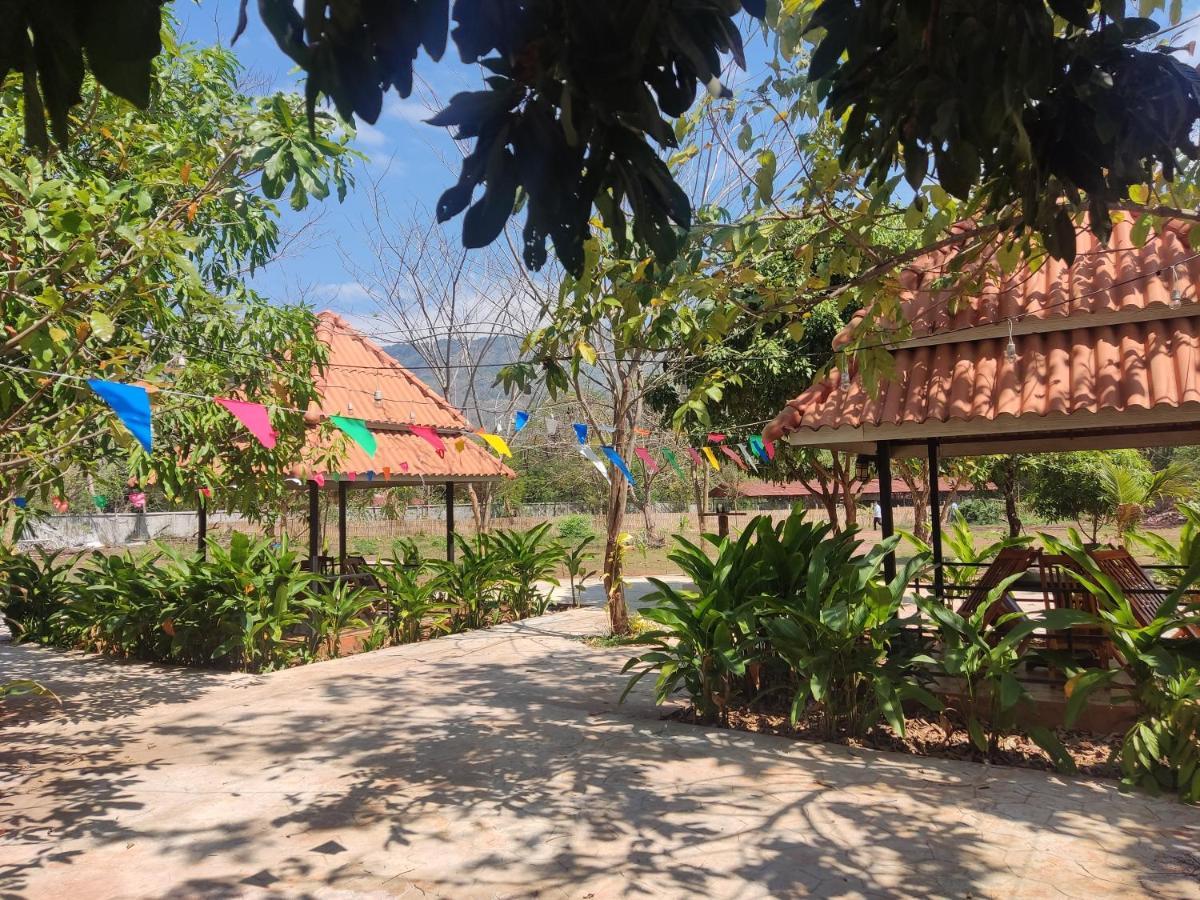 Erawan Guesthouse 빡세 외부 사진