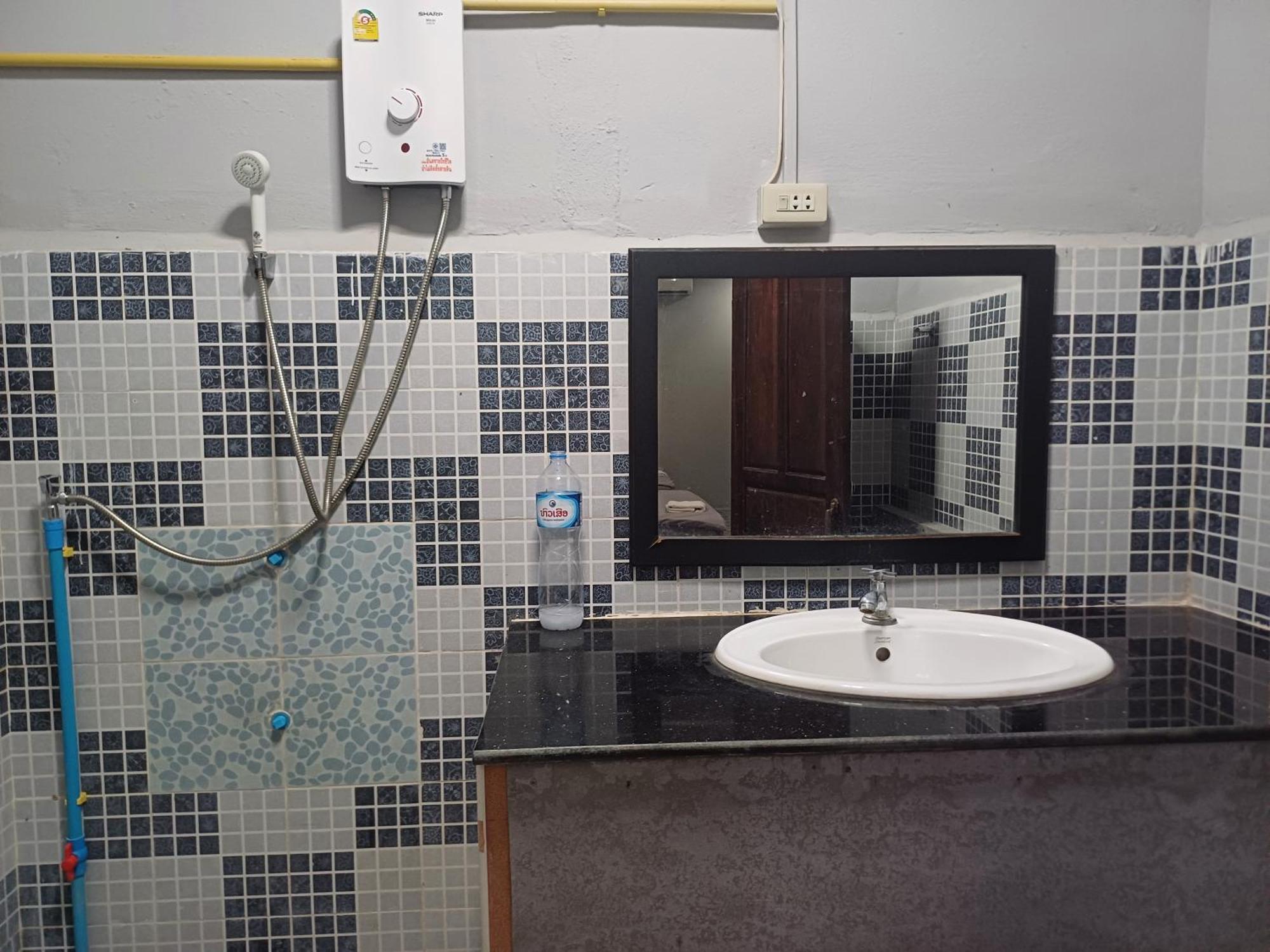 Erawan Guesthouse 빡세 외부 사진